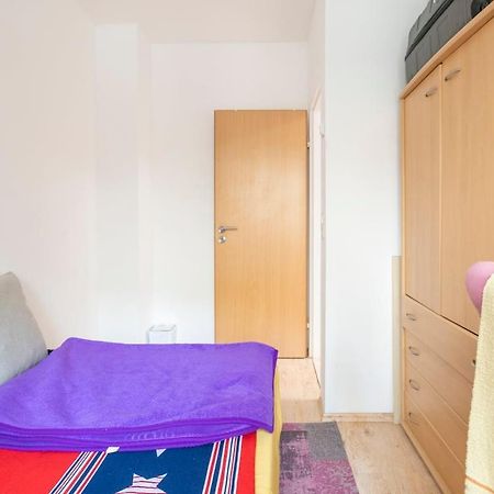 Schoenes Zimmer Im Charmanten Haus Berlin Eksteriør billede