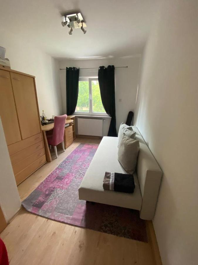 Schoenes Zimmer Im Charmanten Haus Berlin Eksteriør billede