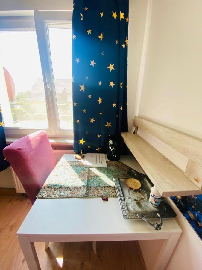 Schoenes Zimmer Im Charmanten Haus Berlin Eksteriør billede