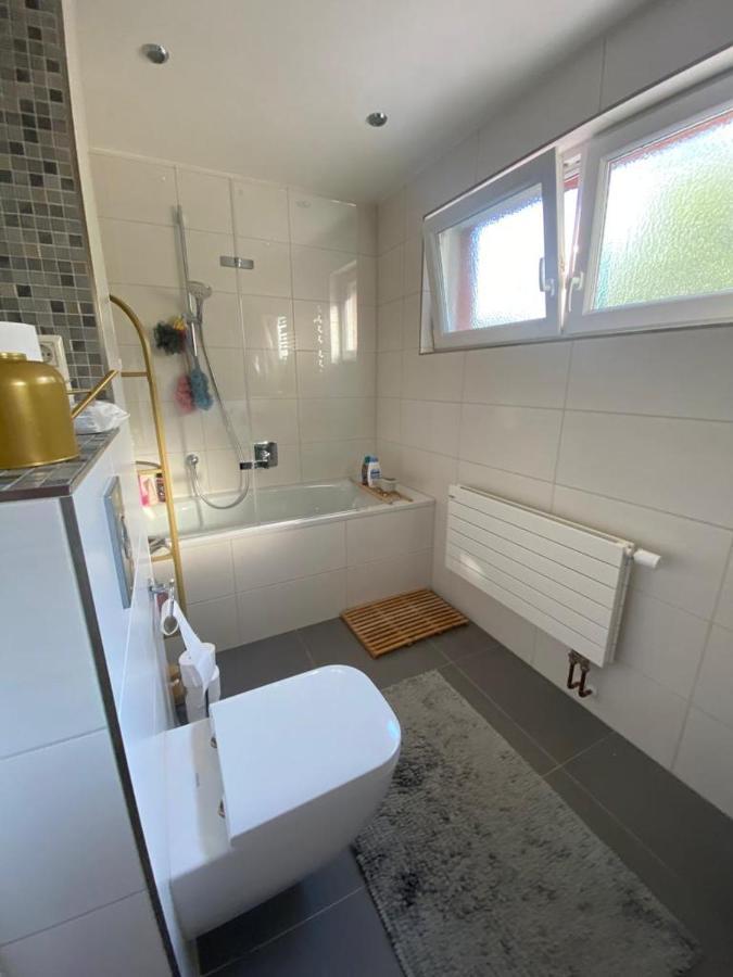 Schoenes Zimmer Im Charmanten Haus Berlin Eksteriør billede