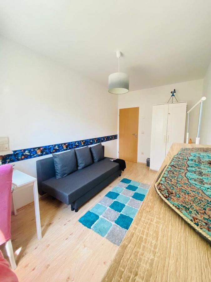 Schoenes Zimmer Im Charmanten Haus Berlin Eksteriør billede